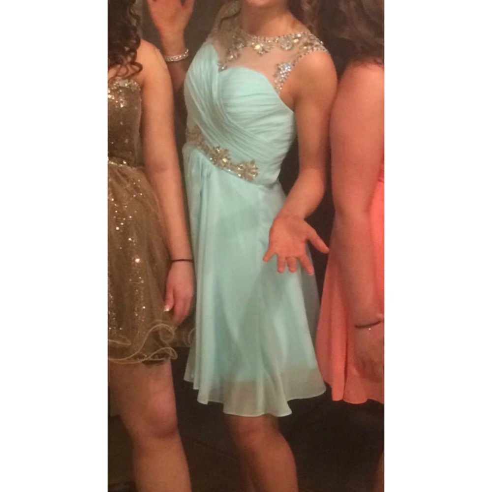 Formal Dress - Picture 4 of 5